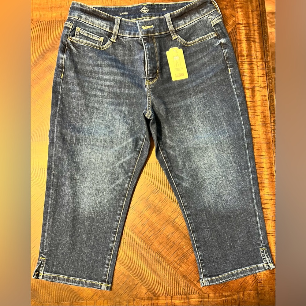 St. John's Bay Dark Blue capri jeans
